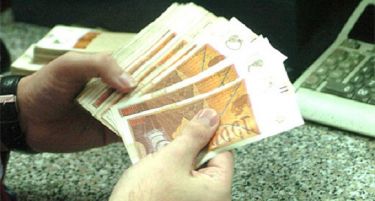 Владата размислува „на рака“ да дава по 10.000 денари за трошење