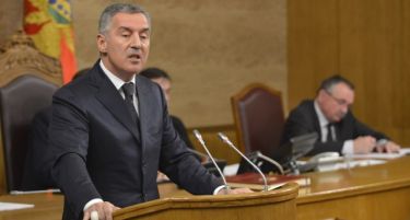 Црногорскиот премиер има плата 1.500 евра