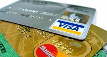 Две третини од Македонците користат платежна картичка најмалку еднаш неделно