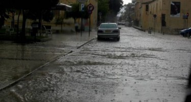 Поплави во западна Грција, луѓето се евакуираат