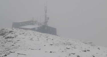 (ВИДЕО) Бугарија очекува бури, а еве како изгледа снегот кој падна на Мусала