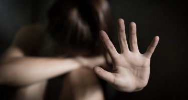 КАКВИ МОНСТРУМИ - за пари му дозволиле на Белгиец да ја силува нивната 13 годишна ќерка - ХОРОРОТ ТРАЕЛ ДОЛГО, СЕ ДО ВЧЕРА