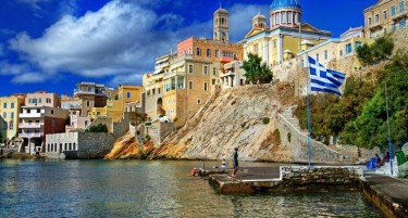 СТРАНЦИТЕ ЌЕ ТРЕБА ДА ТРОШАТ ПОВЕЌЕ ПАРИ: Грција размислува за промена на условите за „златната виза“