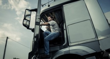 КАМИОНЏИИ, ЕВРОПА ДОНЕСЕ ВАЖНА ДИРЕКТИВА КОЈА ЌЕ ВЛИЈАЕ НА ВАШАТА РАБОТА: По европските патишта ќе се возат камиони од 25 метри со носивост до 60 тони