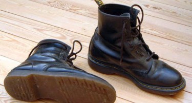 И „МАРТИНС“ ВО ПРОБЛЕМИ: Акциите на познатиот производител на обувки достигнаа историски минимум