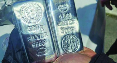 Цената на среброто скокна над рекордните 65 долари за унца