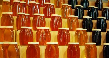 Агенција за храна најостро го демантира пчеларот Менде: Маркетите не се преплавени со мед од Кина