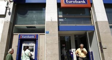 Се спојуваат двете најголеми грчки банки