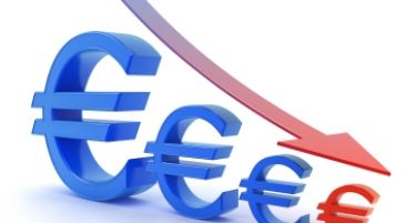 ПО ПОБЕДАТА НА МЕРКЕЛ: Eврото падна во однос на доларот