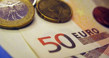Долговите стасуваат за наплата: За три години треба да вратиме 2,3 милијарди евра