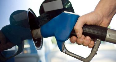 ПОСКАПУВАЊЕ: И дизелот и бензинот од полноќ ќе се точат по зголемена цена