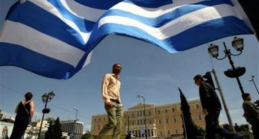 КОРУПЦИСКИ СКАНДАЛ ВО ГРЦИЈА: Гувернерот на Централната банка се „спаси“