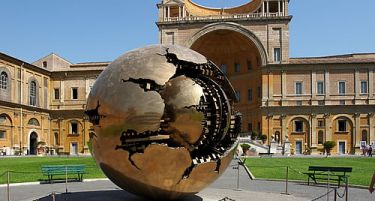 Финасиската криза тропна на вратата на Ватикан