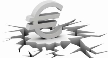 Еврозоната се бори со двојна рецесија