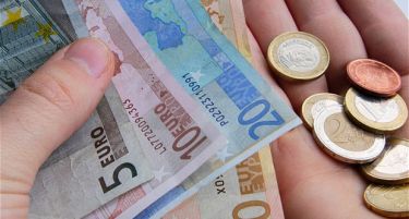 Кој и колку пати уплатил кеш од над 15.000 евра во банка?