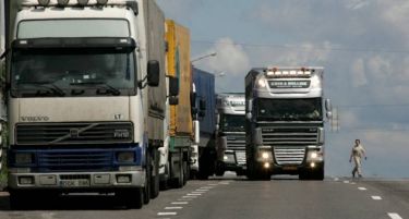Забрaната за камиони уште важи на патот Маврово-Дебар