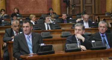 Србија го усвои буџетот за 2013