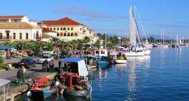 Албанци купуваат скапи имоти на грчкото крајбрежје, Грците се лутат