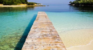 Евтино, а добро: Албанските плажи меѓу најдобрите во светот
