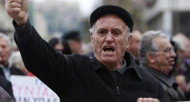 Помали пензии ќе земаат грчките пензионери