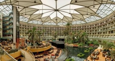 ФОТО: Погледнете како изгледа еден од хотелите на Субрата Рој