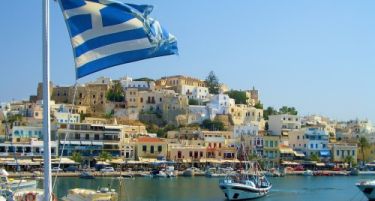Цвета туризмот во Грција, се поставуваат нови рекорди!