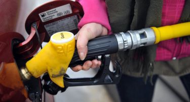 Бензинот и дизелот од полноќ со нови цени