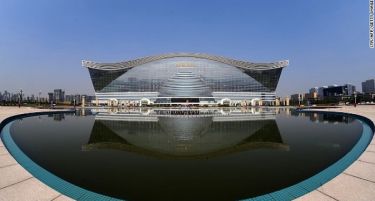 ФОТО: Во Кина е пуштена во употреба најголемата зграда во светот!