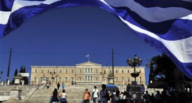 Нов шок за грчките работници – укинати им се платените денови за седење пред компјутер