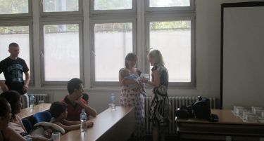 Градоначалничката на Кисела Вода свечено ја додели помошта – по 100 евра за новороденче
