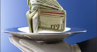 КРЕДИТИ: Земаш 50 000 евра, враќаш 100 000 евра!