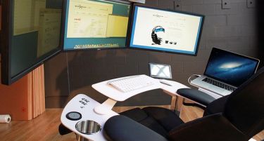 Канцеларија на иднината – хаjтек станица со 5 монитори