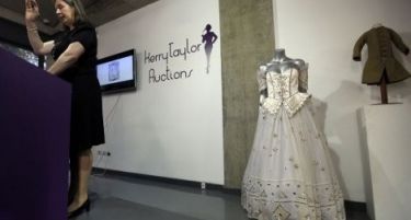 ФОТО: Фустаниот на  принцезата Дијана продаден за 120 илјади евра