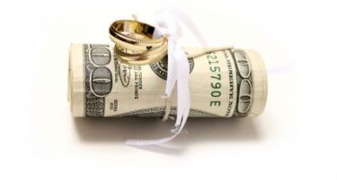 Парите се клучот за среќен брак, не сексот