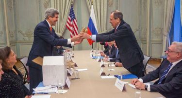 ФОТО: Необичен подарок од американскиот за рускиот шеф на дипломатијата