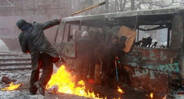 (ЖИВО) Ситуацијата во Украина излегува од контрола – најмалку две жртви!