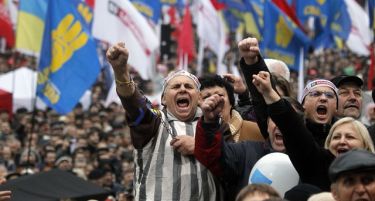 Забраната за протести во Киев не важи-граѓаните уште помасовно излегоа на улиците