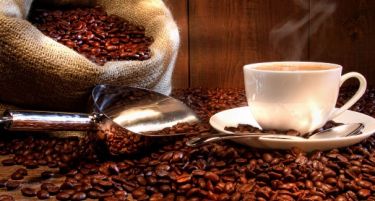 ОМИЛЕНИОТ НАПИТОК: Што ќе се случи со цената на кафето?