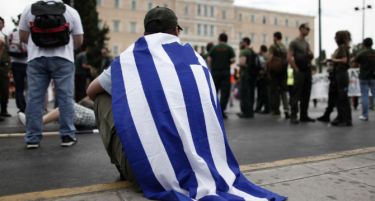 Зошто грчката економија останува во мочуриштето на рецесијата?