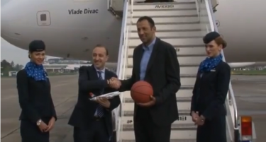 (ВИДЕО) По Ноле, и Дивац доби авион на „Ер Србија“