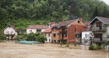 Во Србија – вонредна состојба од поплави, во Хрватска – од ветер!