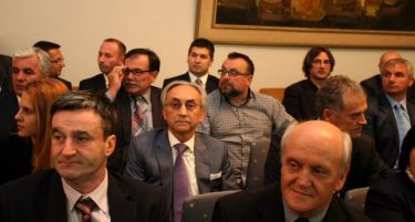 Бизнисмените на средба со Вучиќ – добредојдени сите што плаќаат најмногу данок