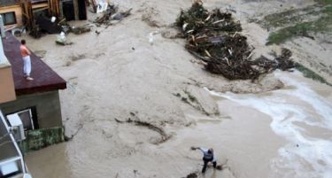 (ВИДЕО) Вонредна состојба во Варна – невидени поплави со жртви и урнатини