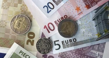 АНАЛИЗА: Продолжува падот на еврото во однос на доларот?!
