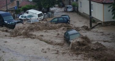 (ВИДЕО) КАТАСТРОФА ВО БУГАРИЈА: Најмалку 11 загинати во поплави