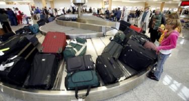 (ВИДЕО) Ќе се шокирате: Ова може да се случи со вашиот багаж на еден аеродром во Италија?