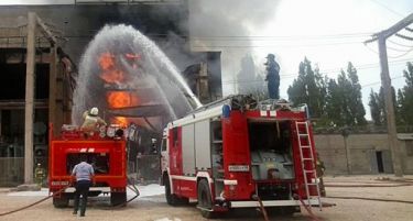 ОГРОМНА ШТЕТА: Изгоре фабрика за сунѓер во Кратово