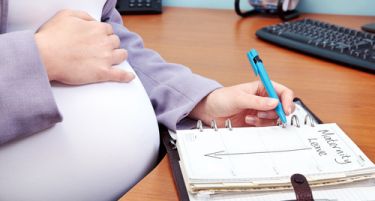 Мајчинството заштитено на хартија, но не и во пракса
