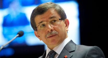 Давутоглу: Турција нема да дозволи Азаз во Сирија да падне во рацете на Курдите