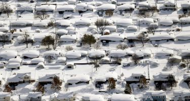 (ВИДЕO) САД: Снегот престанува, ама однесе 13 животи!